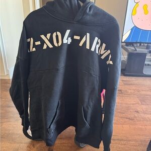 IZZUE × IZ-X04-ARMY Black Hoodie Long Sleeve Sweatshirt